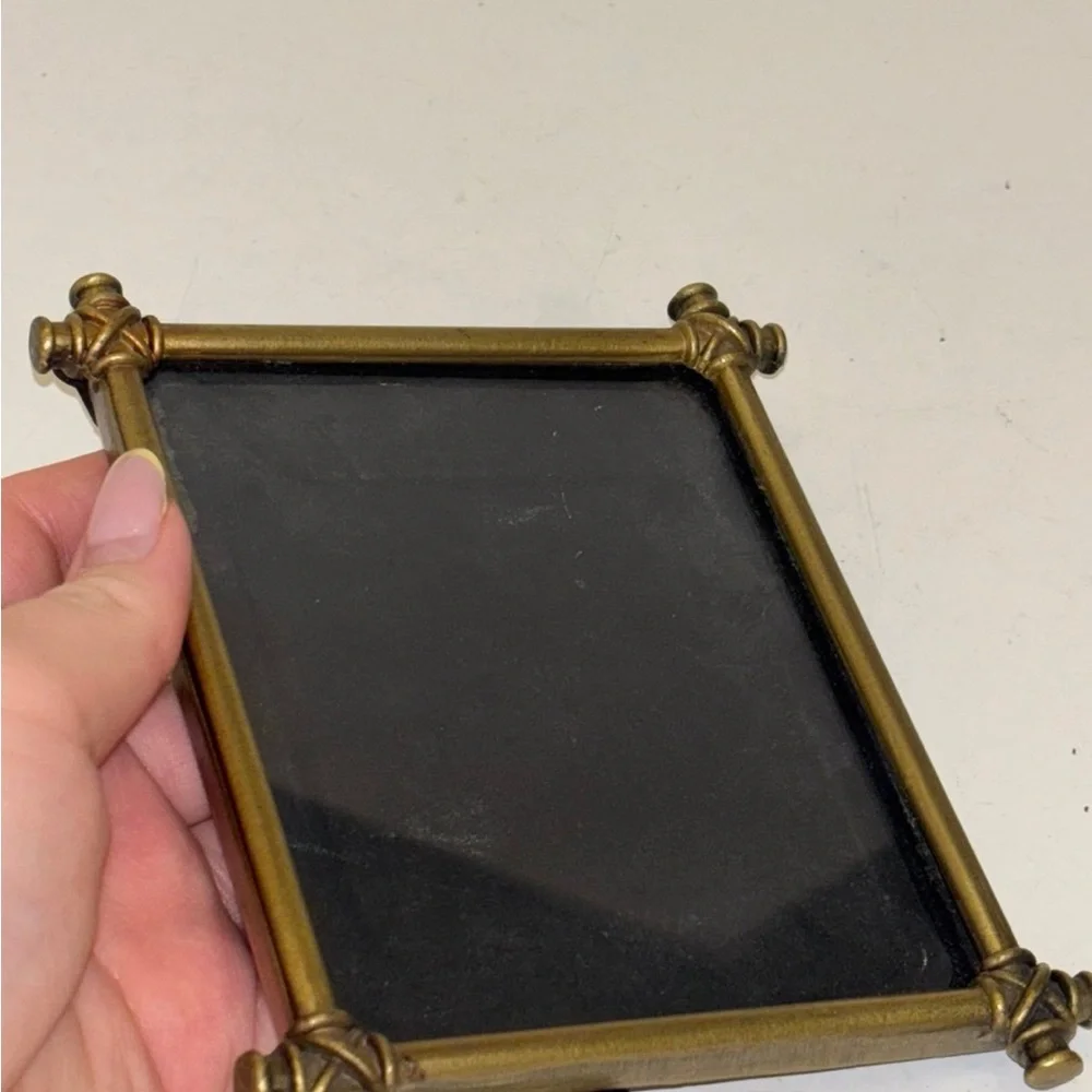 Metal picture frame decor
